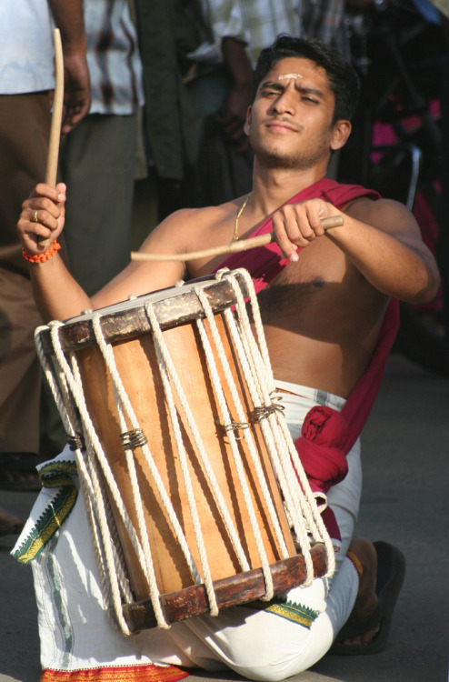 fuckyeahsouthasia: Drummer in Munnar, Kerala.