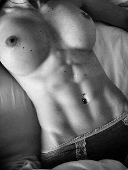 sexy-fit-ladies:  Abs and titties http://tiny.cc/cvqtiy