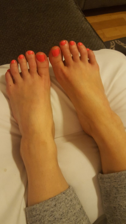 My pretty wifes toes freshly painted and looking delicious.please comment