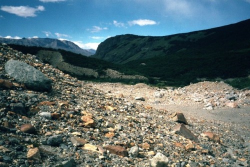 Escombros glaciares, Parque Nacional los Glaciares, Santa Cruz, 2001.