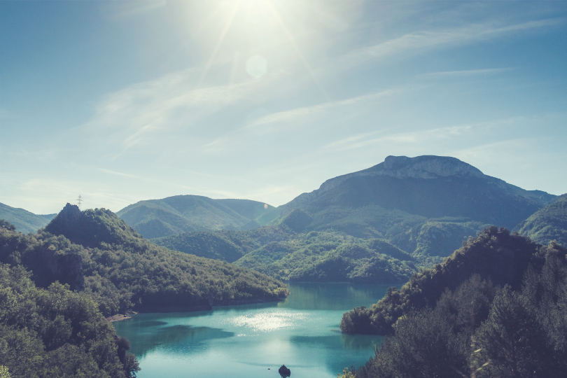 tulipnight:  La montagne et le lac by Donovan heneman