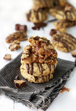 Fullcravings:  Molten Lava Caramel Oatmeal Cookies