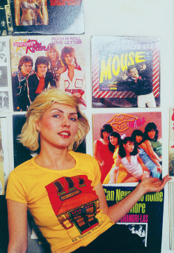 vintagegal:  Debbie Harry photographed at home by Mick Rock 
