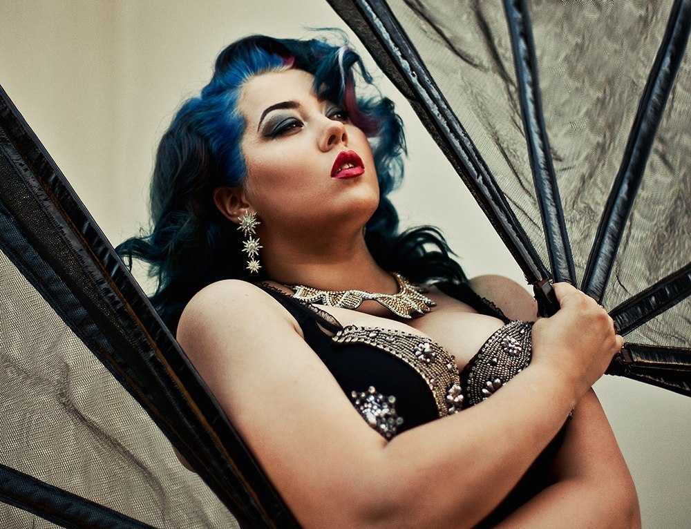 russianfamouscurves:  Russian burlesque performer Radmila Rockie Zombie .New Hair!!!!