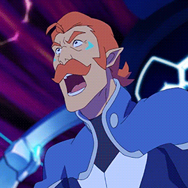 genderfluid-lancemcclain:Coran before and after the de-aging (x)