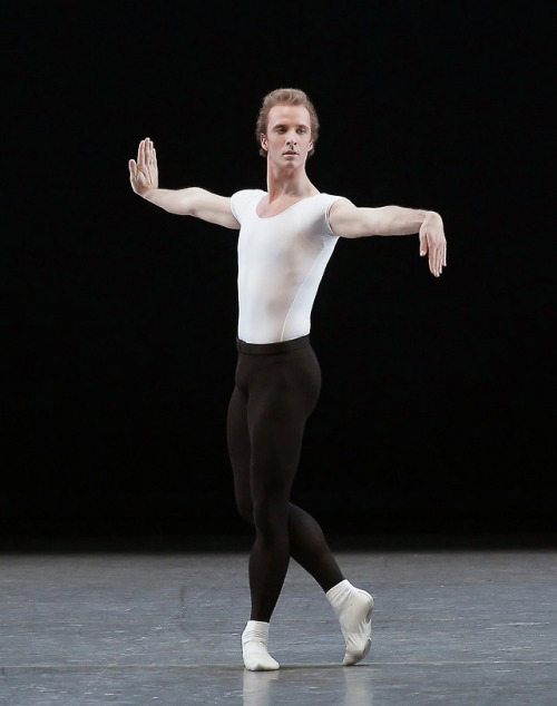 Ask la Cour in Balanchine’s The Four Temperaments, New York City BalletPhotographer: Paul Kolnik© 20