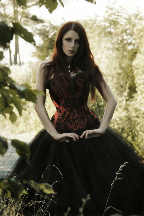victorian-goth:  Victorian goth http://victorian-goth.tumblr.com/