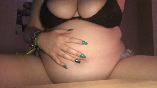 bigbellygoddess:nothing I love more than porn pictures