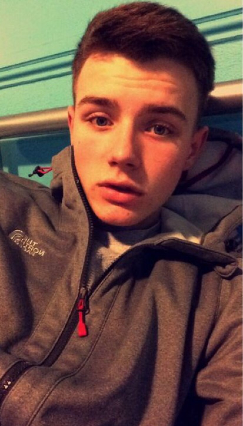 rybouk31:  straight-n-tricked:  Jamie fit lad 18 from Birmingham 