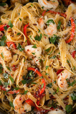 verticalfood:  Shrimp Fettuccine with Garlic and Sundried Tomatoes