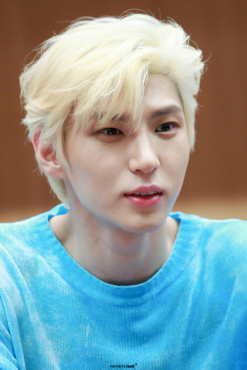 officialrovix:190622 Leo @ Myeongdong Fansign | © Favorite Taek