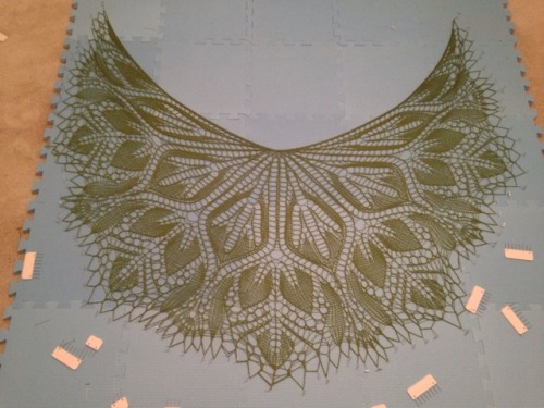 kellygreenhat:Officially finished my second lace project. I’m really psyched about how it came out!P