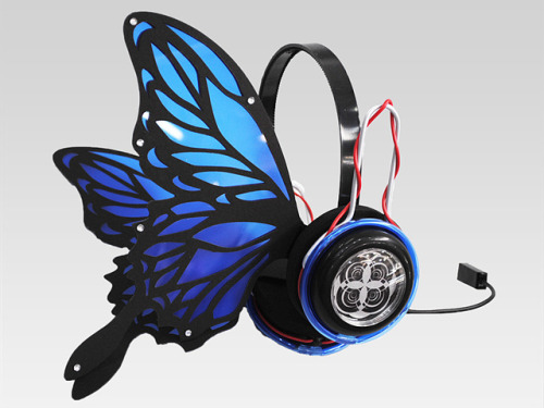 Magnet vocaloid inspired headphones are gorgeous.