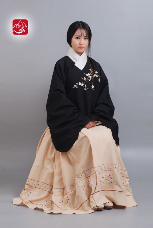 fouryearsofshades:Winter 2016 by  怀谷居Traditional Chinese Hanfu.