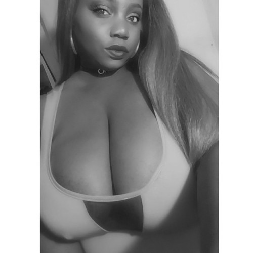 wynsongbyrd:  I just got a different look. 😋😚