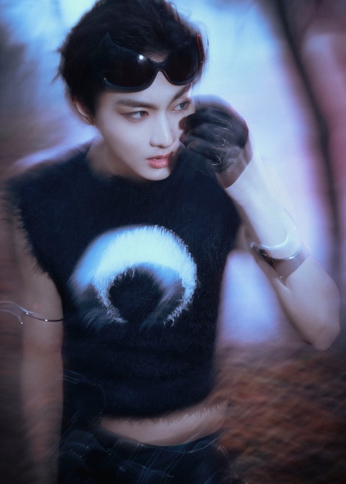 WHAT THE FUCK YANG JUNGWON TAKE MY MONEY Im Biting My Fist AGGRESSIVELY.