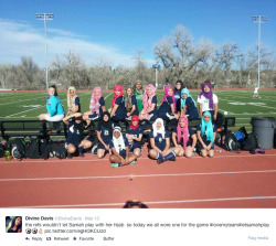 smartgirlsattheparty:  policymic:  The refs wouldn’t let Samah play in her hijab, so her whole team wore one  Last week in response, the Overland High School girls soccer team took an inspiring stand in support of their teammate and her freedom of religio