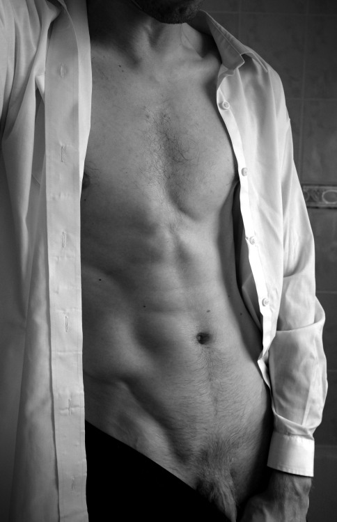 justsomeguyyeah: struggling to get dressed…