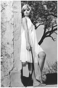 le-retour-de-ki:Monica Vitti dans le film “Modesty Blaise” réalisé par Joseph Losey,1966