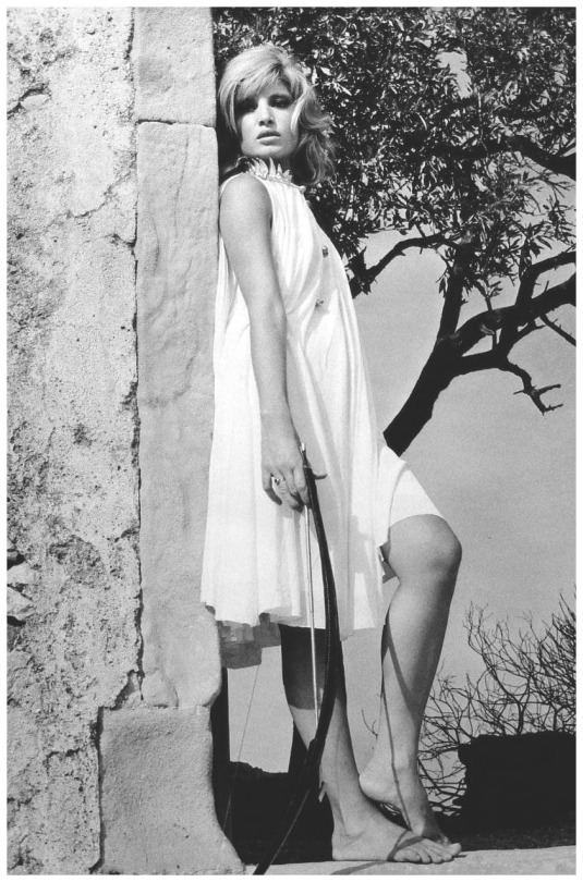 le-retour-de-ki:Monica Vitti dans le film “Modesty Blaise” réalisé par Joseph Losey,1966