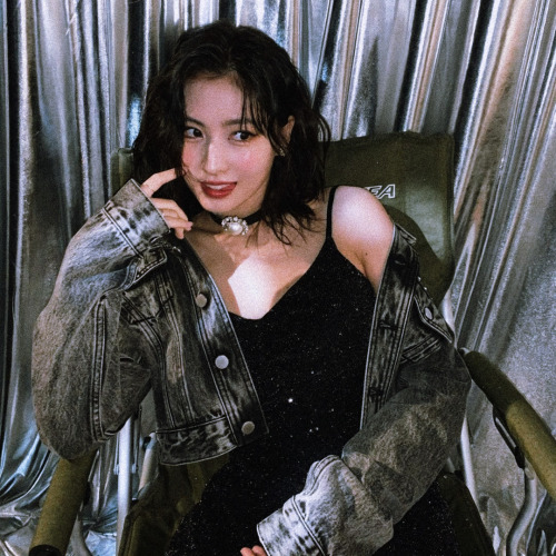 Momo - Grunge Aesthetic