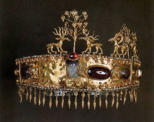 treasures-and-beauty: Sarmatian Gold Diadem From the Khokhlach Burial Mound. Gold, garnet, glass, al