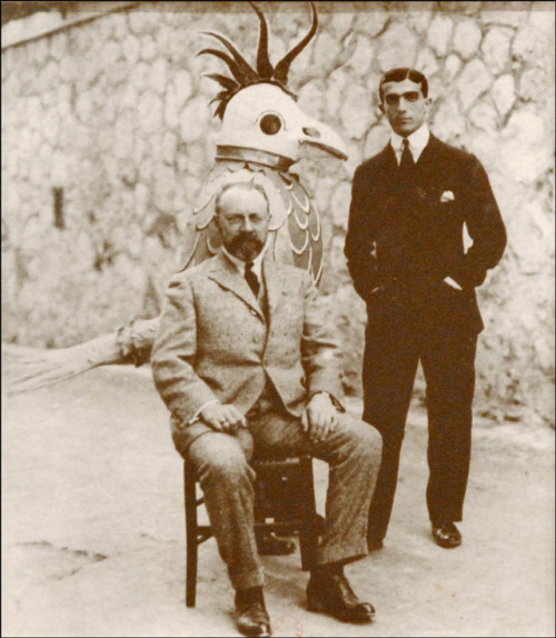 privatecabinetstuff:Henri Matisse et Léonide Massine et le Rossignol mécanique à Monte-Carlo (1920)