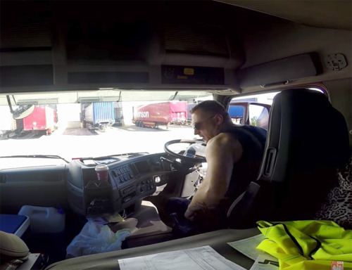 transitdriver56: Martin reverses the lorry, puts his hi-viz on and goes to get food at the services