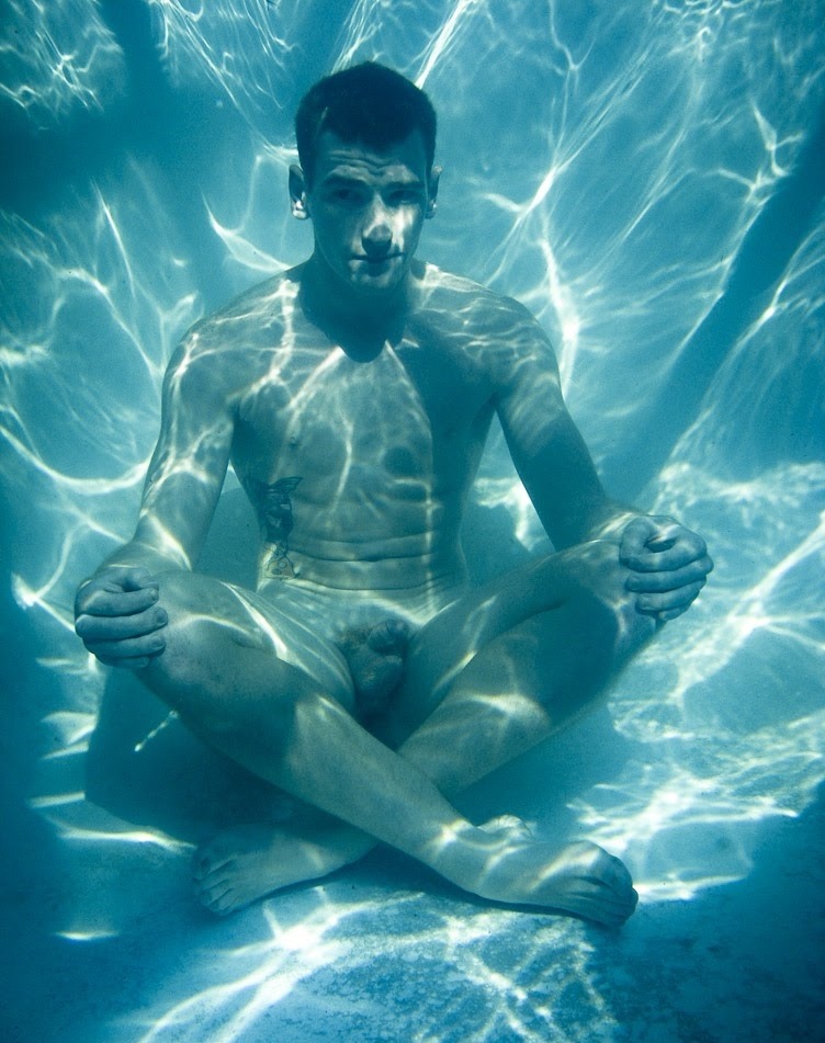menandsports:  erotic underwater naked boy pic, art photo Men and sports : football,