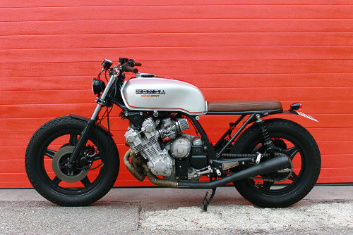 racecafe:  bat-astaroth:  CUSTOM BUILD TAMARAC MOTORCYCLES! SICK EXHAUSTION PIEPES!   See. Be. X.