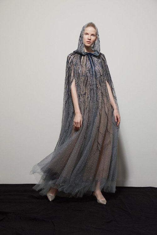 game-of-style:Gown and cape for a Lady of House Blackwood, sworn to Riverrun - Reem Acra Pre Fall 20