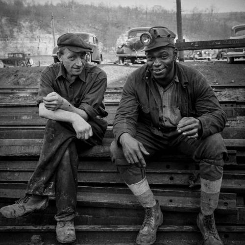 Queste rare fotografie del 1942 raccontano le pericolose vite sotterranee dei minatori di carbone de