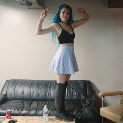 blue haired halsey.