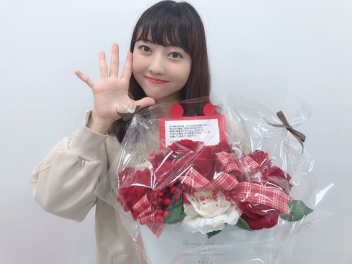 日下部愛菜さんのツイート: 日下部愛菜コミュニティの方々から、バイトAKBから5周年のお花をいただきました〜〜☝あれから5年も経つのかあ。いつも応援ありがとうございます☺️これからも宜しくお願いします