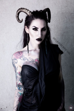 gothicandamazing:   Model: EleinePhoto: GRANN