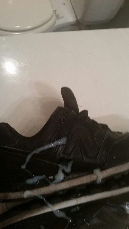 ninoquin: Cumming my bros new balance