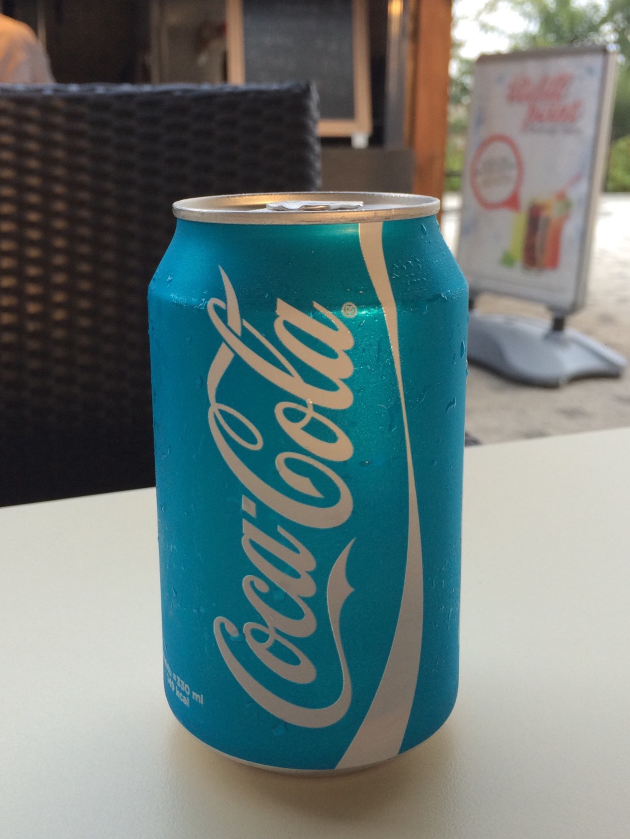 celticpyro:zerotide:bakufundoshi:honestly this is so much nicer than redthis is coca-cola