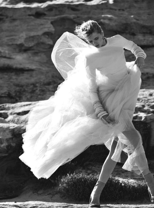 senyahearts:  Abbey Lee Kershaw in “Who’s That Girl” for Vogue Australia, April 2014. Photographed by: Gilles Bensimon  