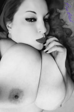 pixie-bitch75:  Enjoy a Black and White Titty Tuesday pic before the night ends! 💜kisses,pixie💜
