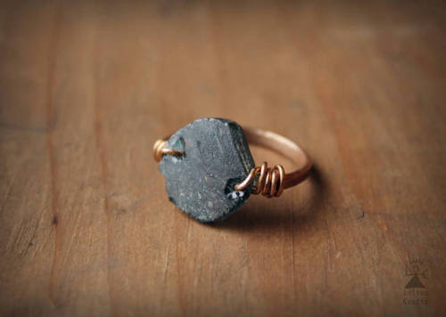Primal one-of-a-kind ring, size US 8½ (18.5 mm). The ring is handcrafted from pure bronze wire, and 