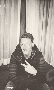  → mesut ozil getting cuter everyday 