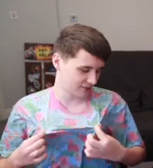 loveablehowell: floral shirt appreciation post