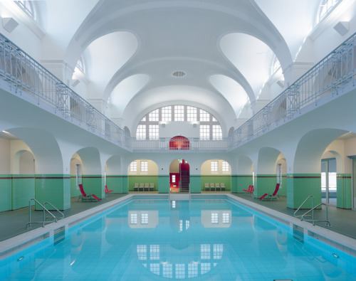 nitramar:Swimming Pool in Gotha, Germany. By Veauthier Meyer Architects. Photo by Klemens 