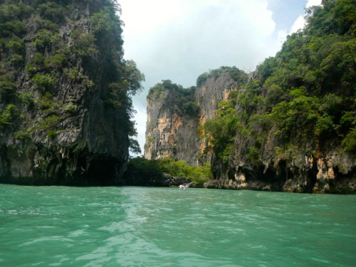 tropicana-lovin: Photo taken by my gorgeous friend Gabby (celine-lace) on her trip to Thailand! ple