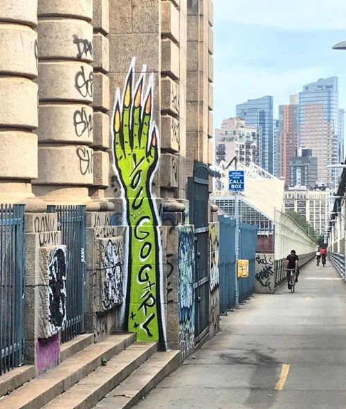 I’m really into this (relatively) recent #streetart addition to my daily commute, courtesy #yo