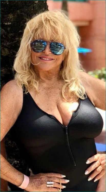 milfgilffilth: High maintenance gilf expert at separating young couples by fucking the men in ways y