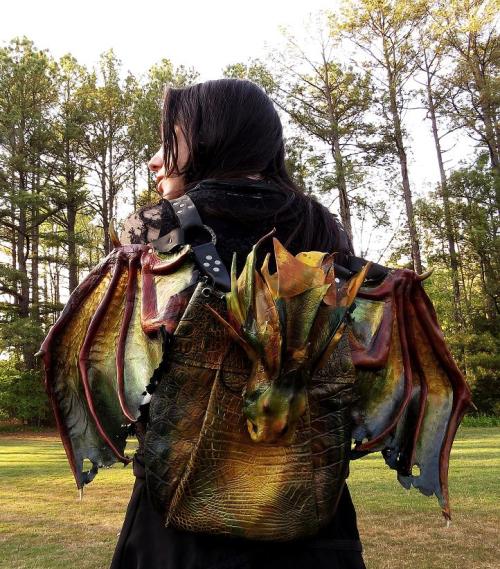 onedirtyheathen:  sarah42b:  finelineleather:  Dragon backpack being worn. He is made from 8 different types of leather, sculpted, painted and dyed.  The “body” has a zippered compartment and a small drawstring area. Made by: Fine Line Leather Design