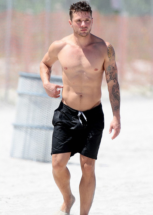 XXX Ryan Phillippe at 39  photo