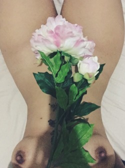 mydarlingrida:  Flowers and being a Princess are my two favourite things in life.