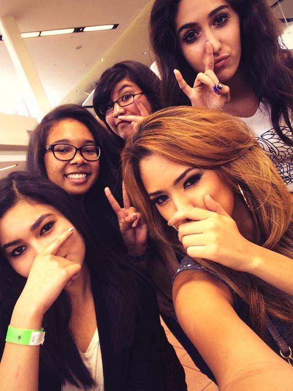 jasminev-news:  @JASMINEVILLEGAS: We cute! 